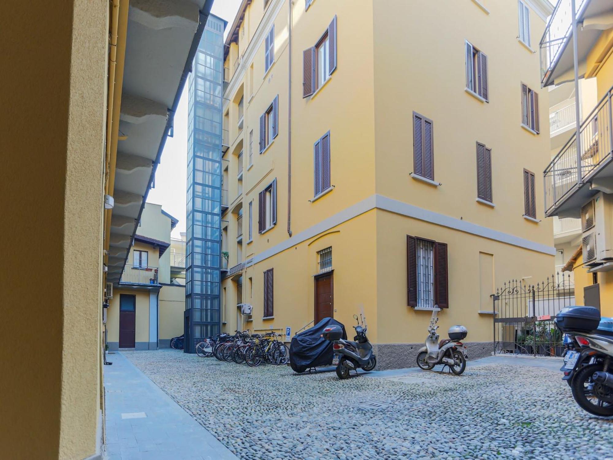 The Best Rent - Spacious Two Bedrooms Apartment Near Porta Romana, Milan
